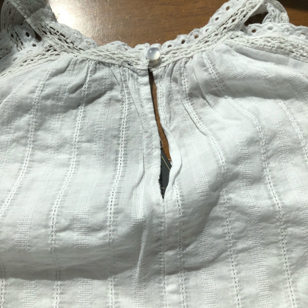 NWT FINAL REDUCTION Cold Shoulder Crochet Top - Picture 3 of 8